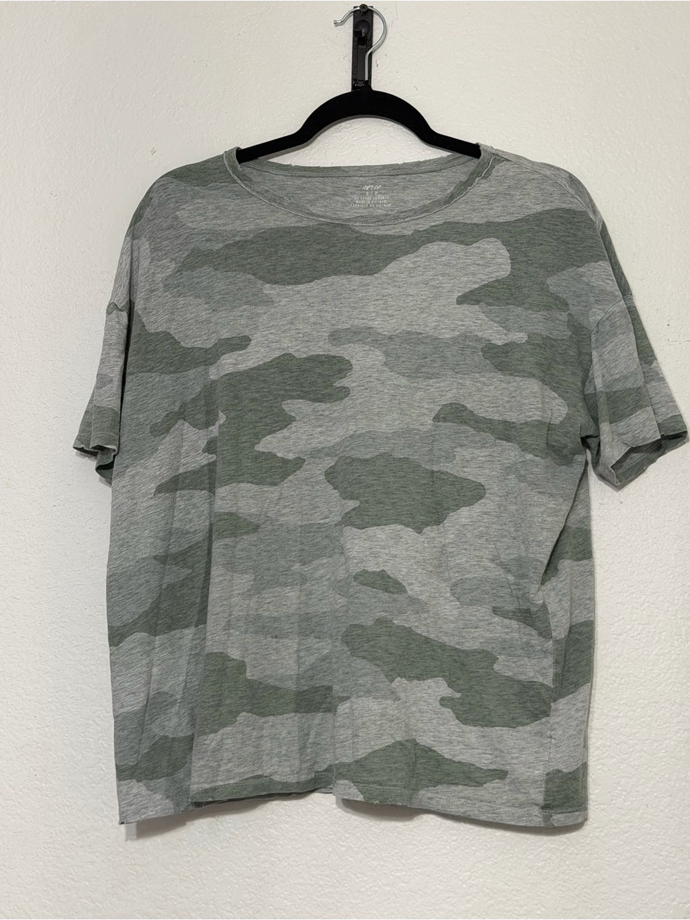 Aerie Women’s Small Oversized Camo T-Shirt Gray Green Relaxed Tee